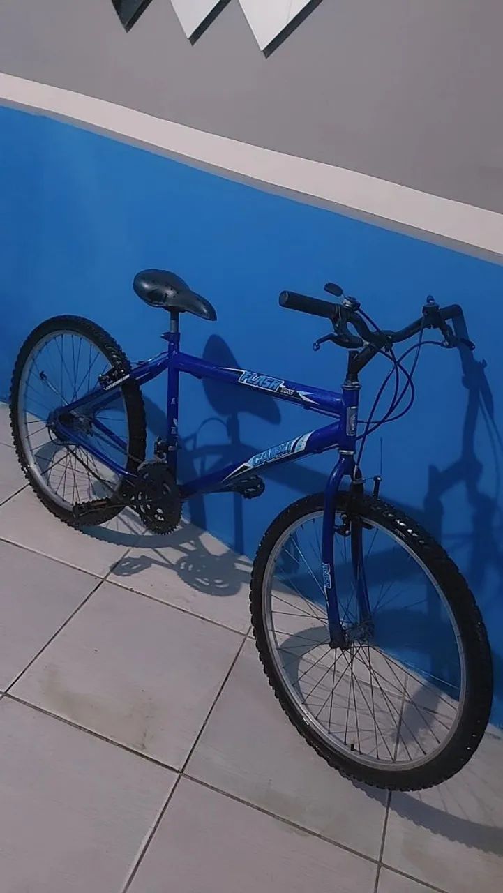 Vendo bicicleta aro 26 de marcha bem arrumadinha 