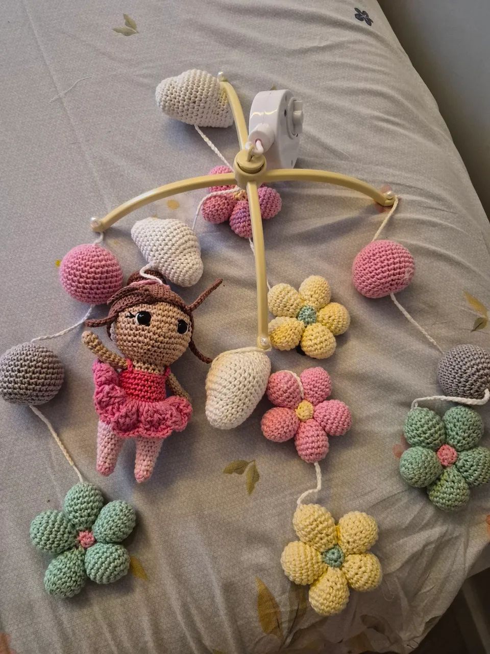 Mobile para berço musical em croche amigurumi - Foto 2
