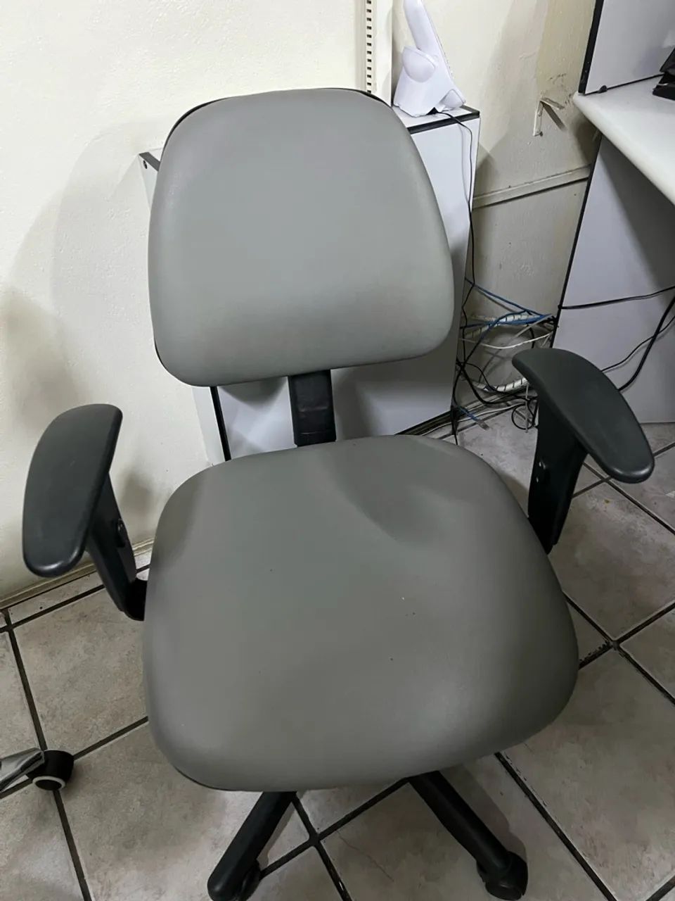 Três Cadeiras escritório esse valor em todas 
