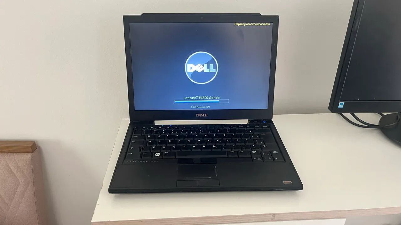 Notebook Dell Latitude E4300 Core 2 Duo 4GB - Clássico Corporativo