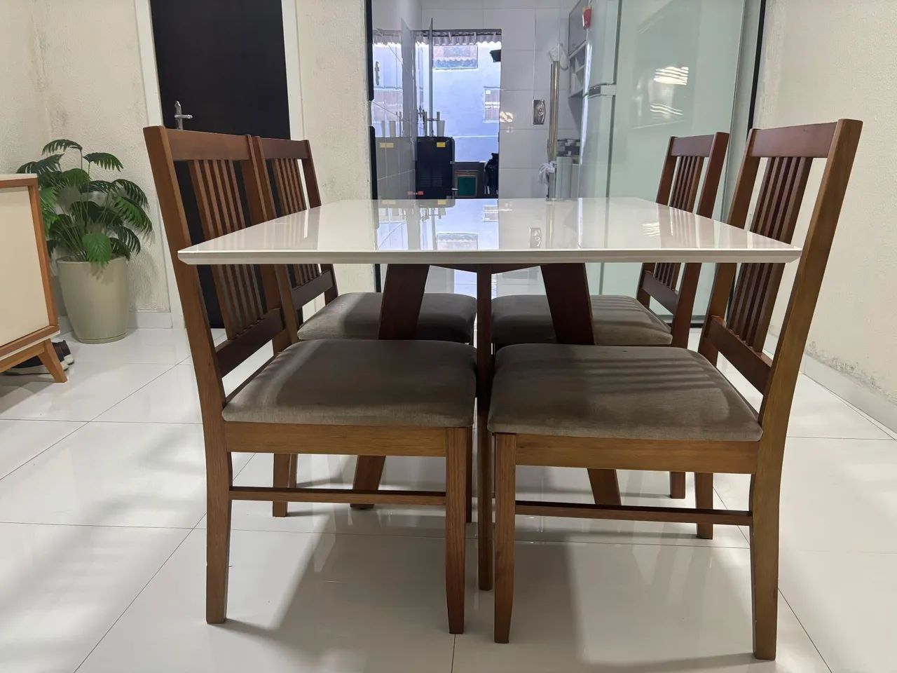 Mesa de jantar 4 lugares