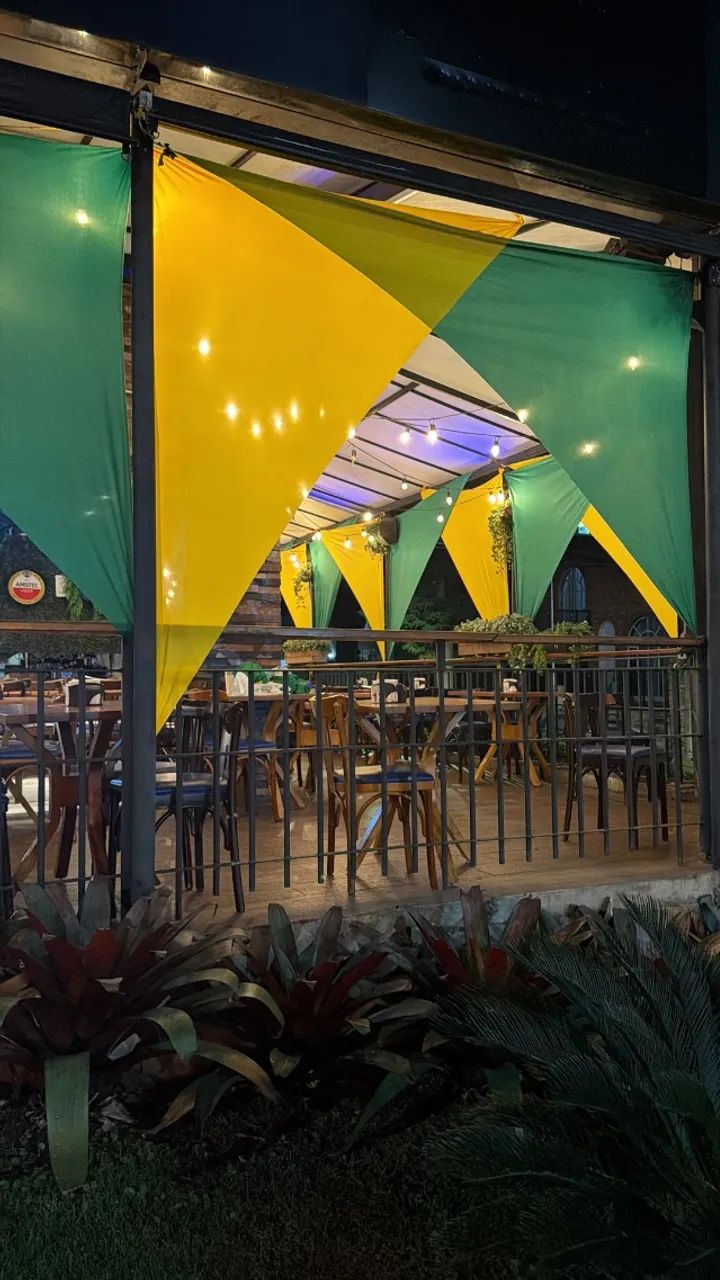 IT'S SURREAL BAR E RESTAURANTE 