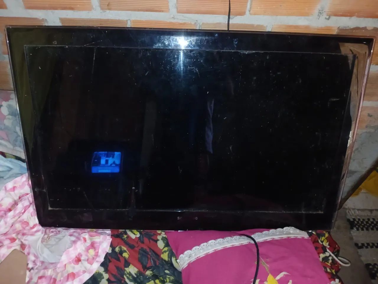 Vendo 3 smart tv 40 " polegadas Tvs com defeito apenas só sai a voz não aparece imagem - Foto 3