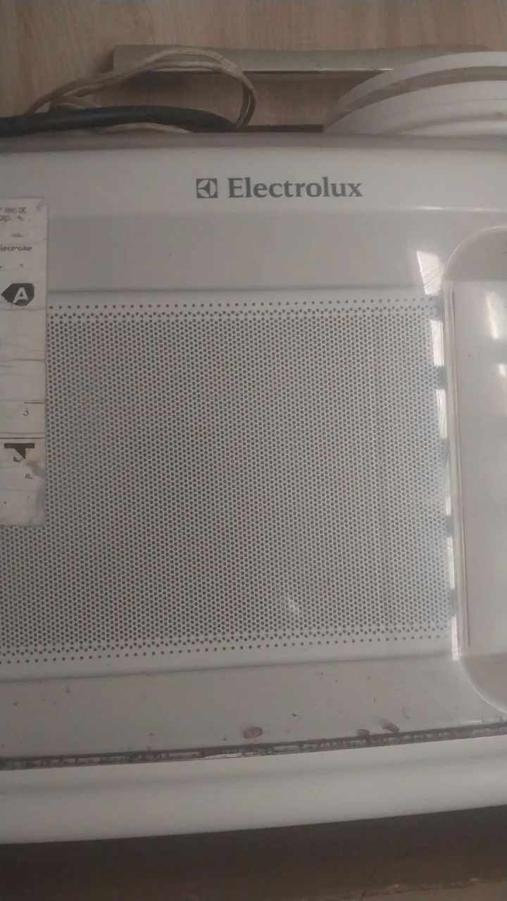 Vendo micro-ondas com defeito