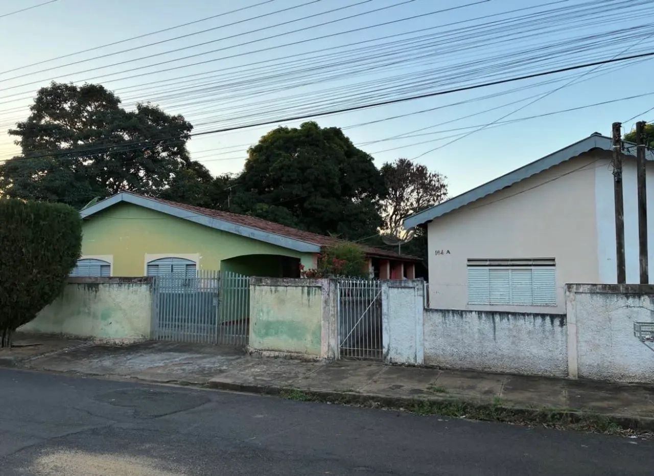 Casas em terreno de chácara 