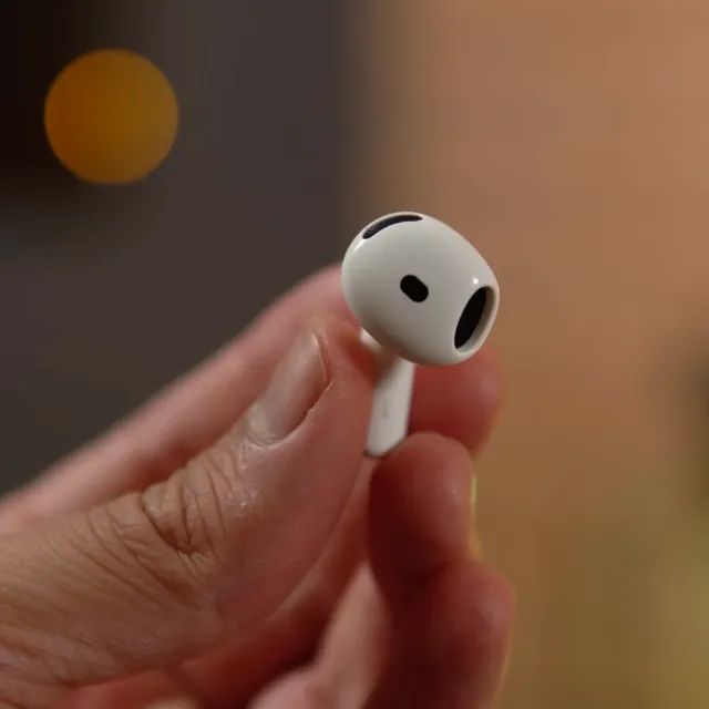 Apple - AirPods 4 ANC (Cancelamento de ruído) - Fones de Ouvido
