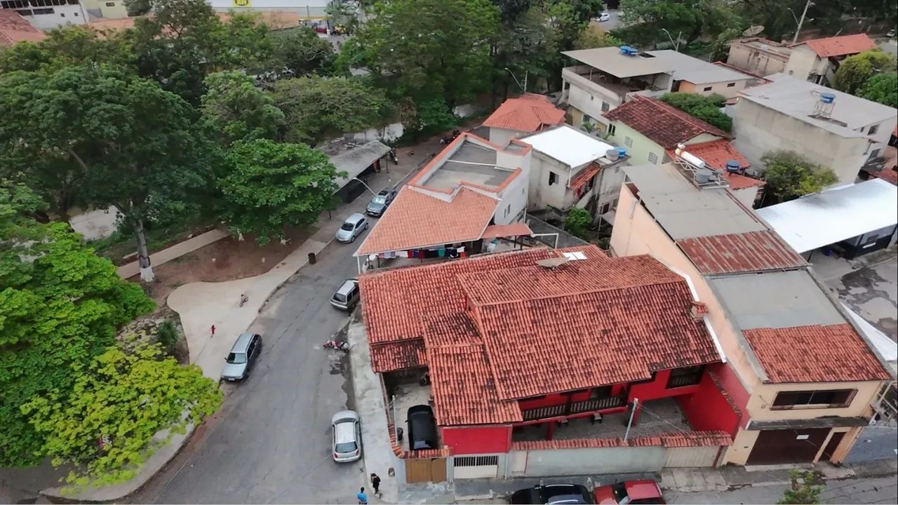 Casa ampla de 2 pavimentos à venda - imóvel já alugado e gerando renda