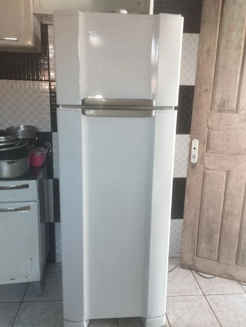 Geladeira Duplex Esmaltec.