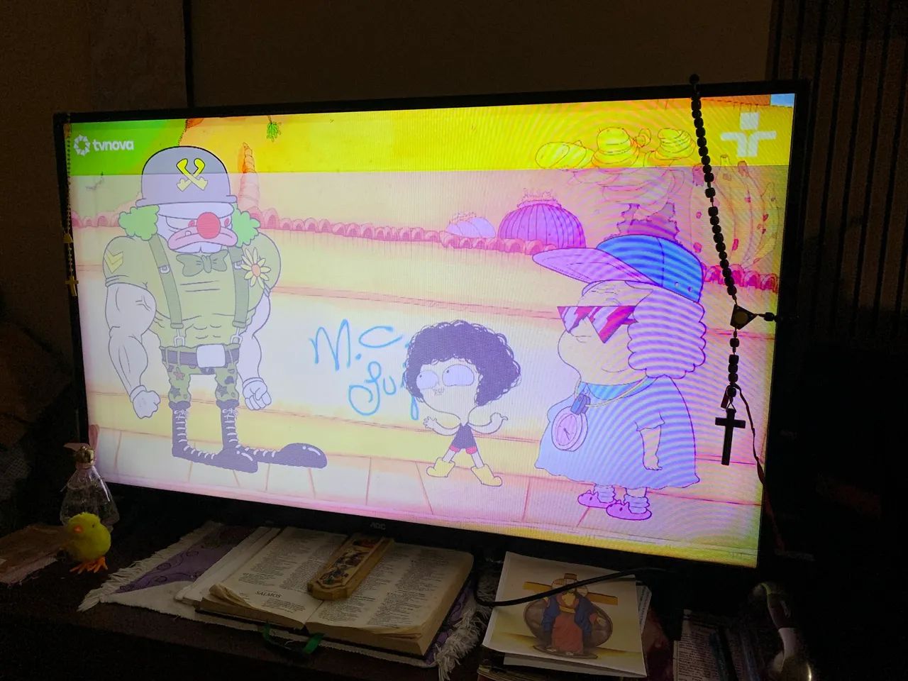 Tv 43 polegadas da marca AOC. Porém a tv está com o defeito no flat/display - Foto 4