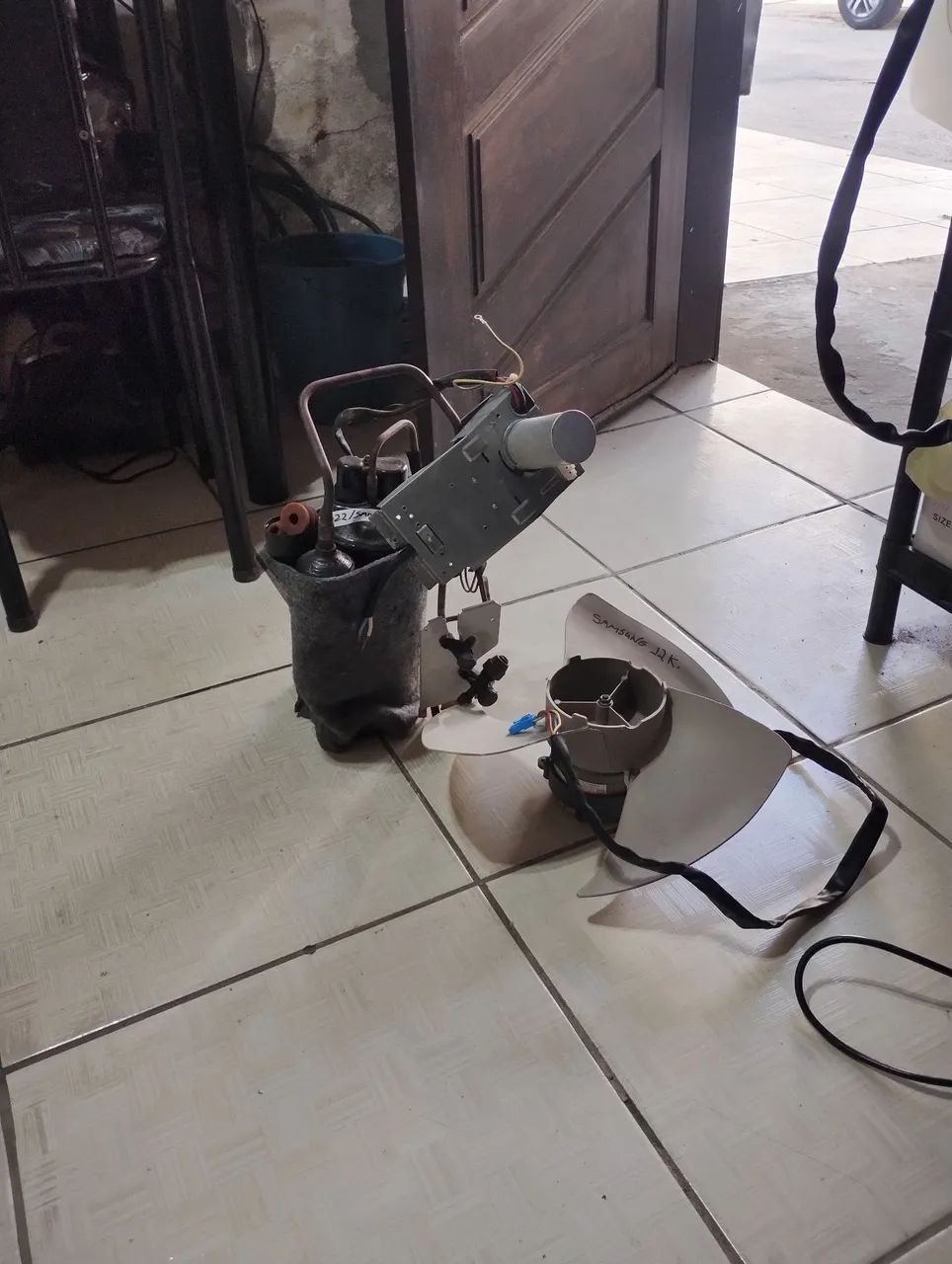 vendo compressor de ar condicionado Samsung 12 K - Foto 3