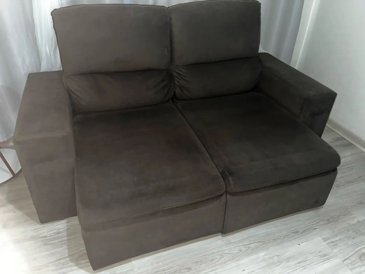 Sofá em chenille dois lugares com chaise nos dois lugares - Foto 5