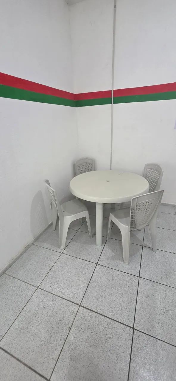 CONJUNTO MESA COM CADEIRAS PLÁSTICAS  - Foto 3