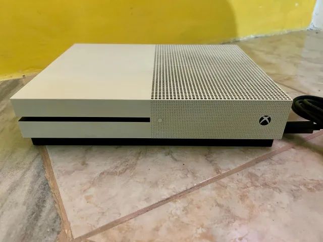 Xbox One S 500gb Branco (Apenas Console e Cabos)
