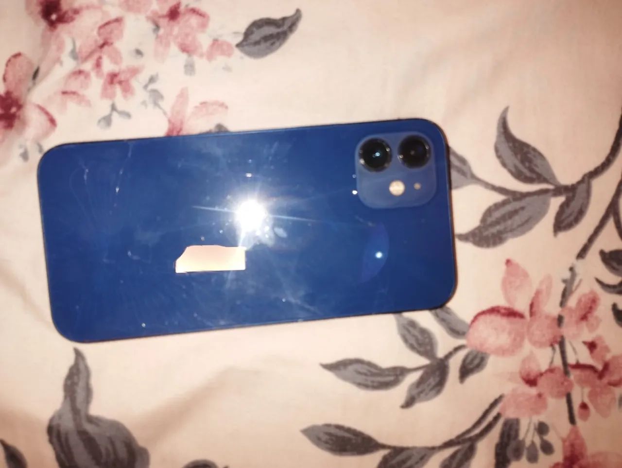 Vendo iPhone 12 com a traseira trincada  - Foto 3