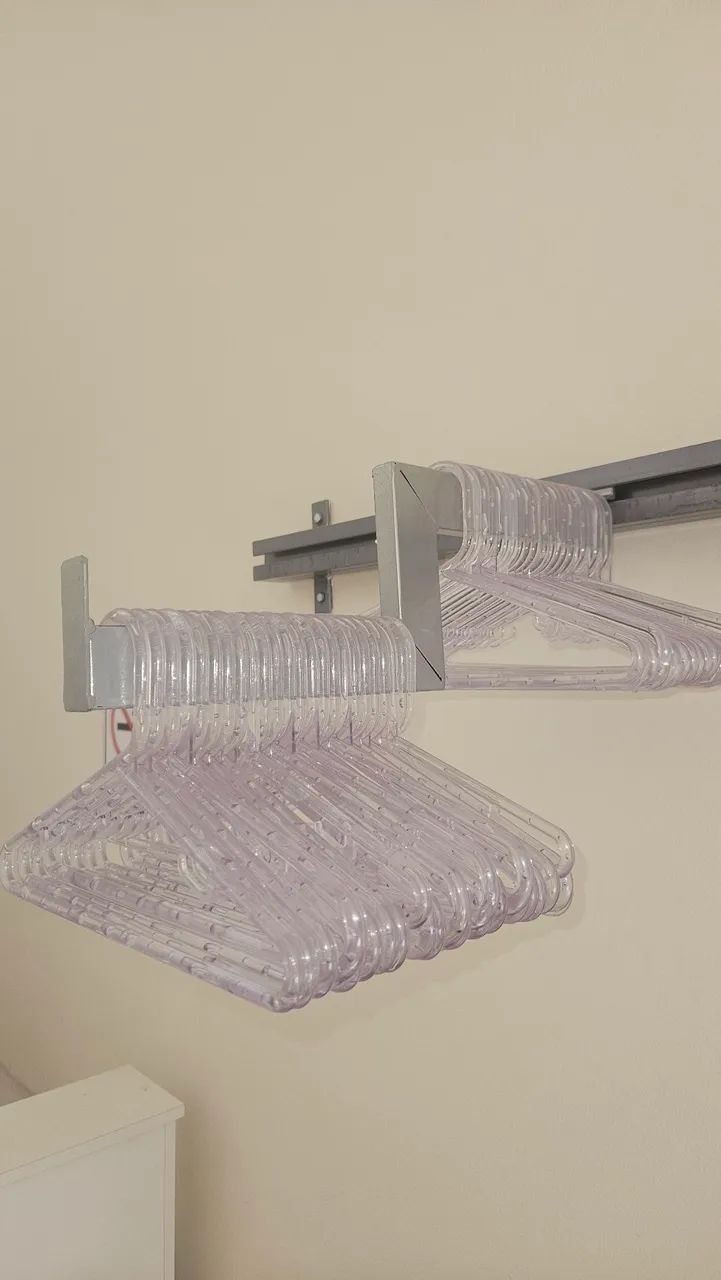 Kit com 50 Cabides Acrílicos Infantis - Transparentes 