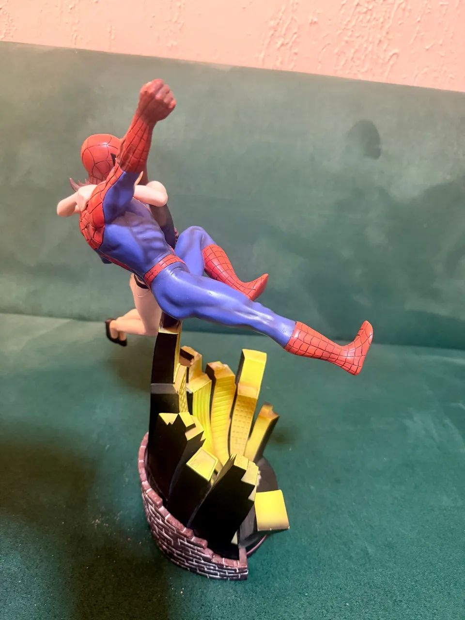 Marvel comics Kotobukiya The Amazing Spiderman statue w Mary Jane