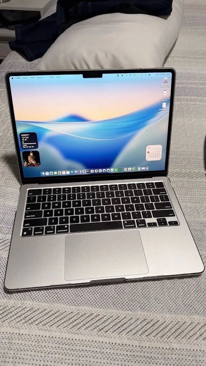 MacBook Air M2（2022） シルバー　256GB Macbook Air Apple 13.6