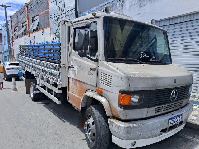 Caminhão Mercedinha 710