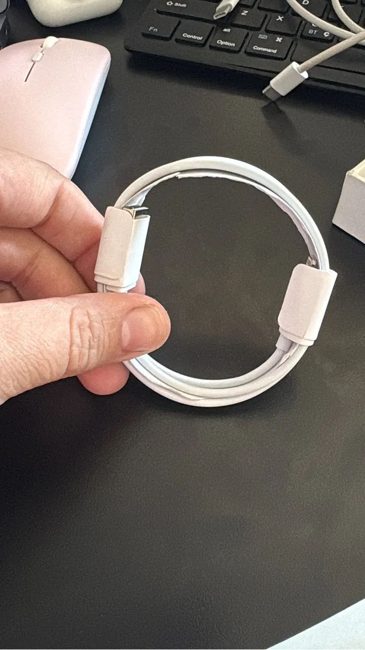 USB comum vs lightning iPhone plastico novo (direto da caixa do iphone)