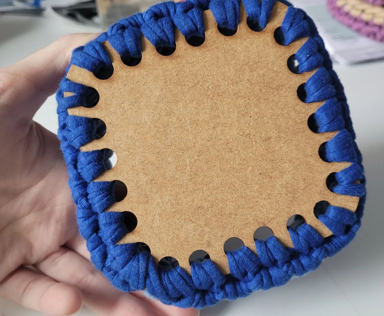 Mini porta treco azul de crochê - Foto 3