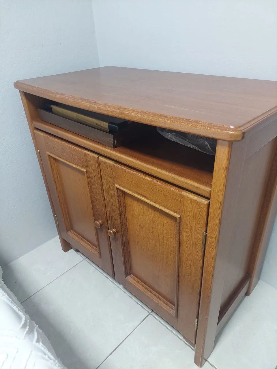 Conjunto em madeira maciça, comoda + criado mudo, super resistente. - Foto 3