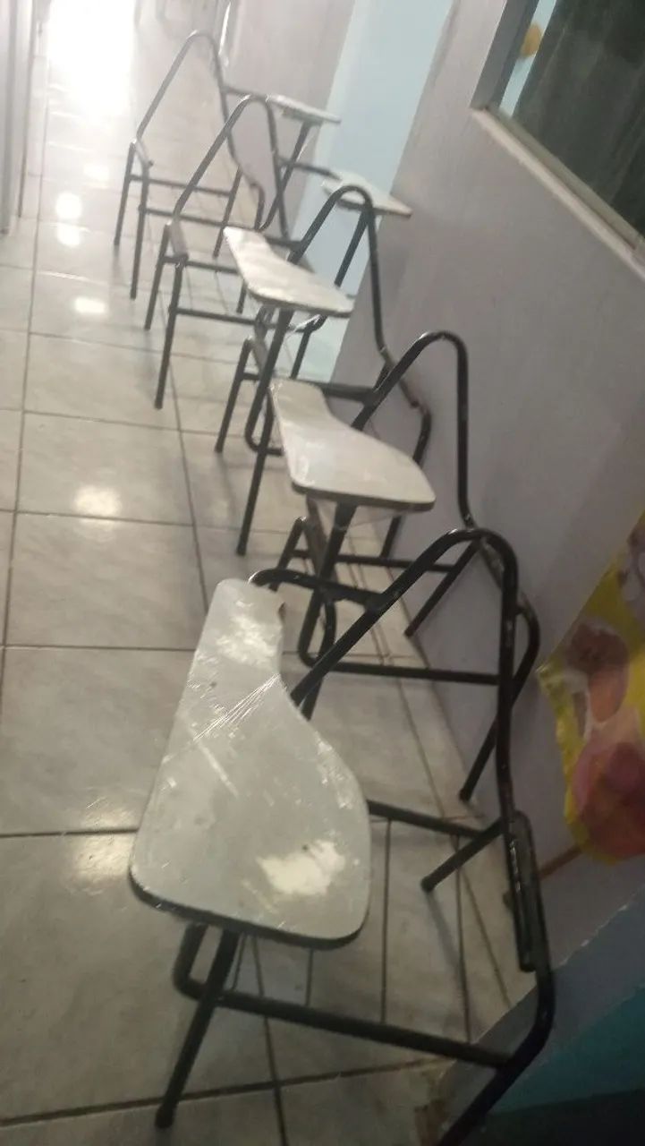 Cadeiras escolares  em quantidade 150.00 .ZAP * . - Foto 3