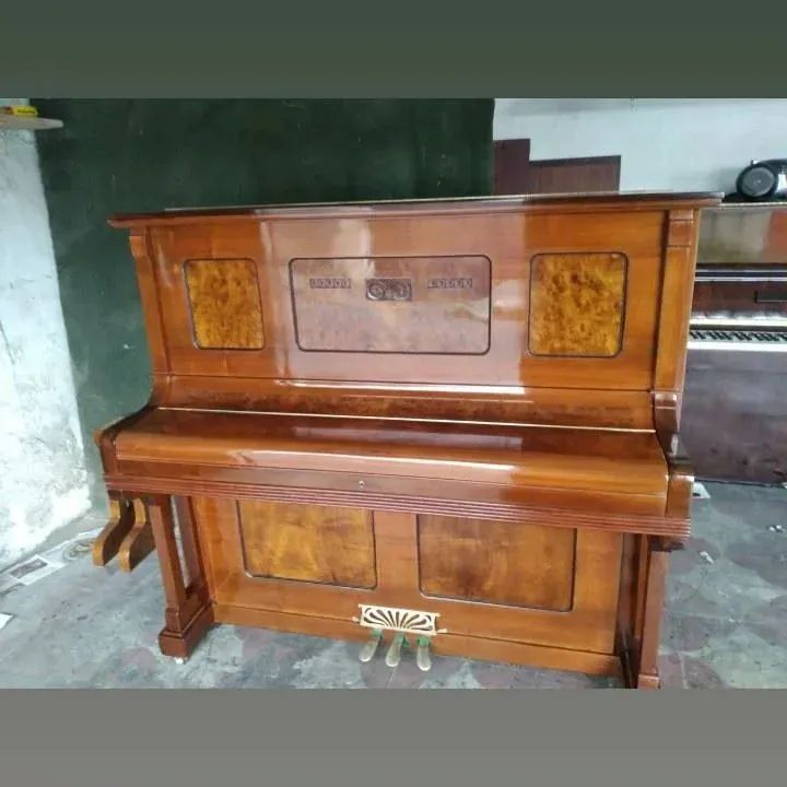 Reforma de pianos e móveis antigos em geral 