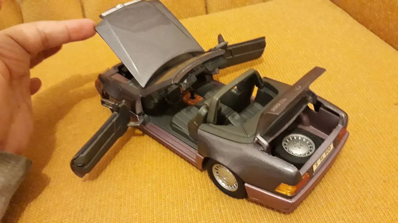 Mercedes Benz 500SL 1989, escala 1:18 Maisto. - Hobbies e coleções