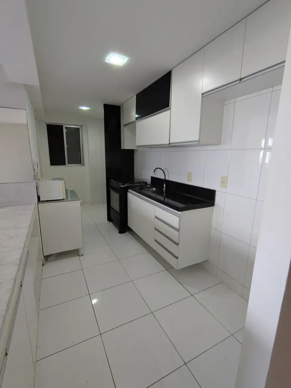 Alugo Excelente Apto de 68 m² com 2 quartos sendo 1 suíte e varanda no Poço - Foto 4