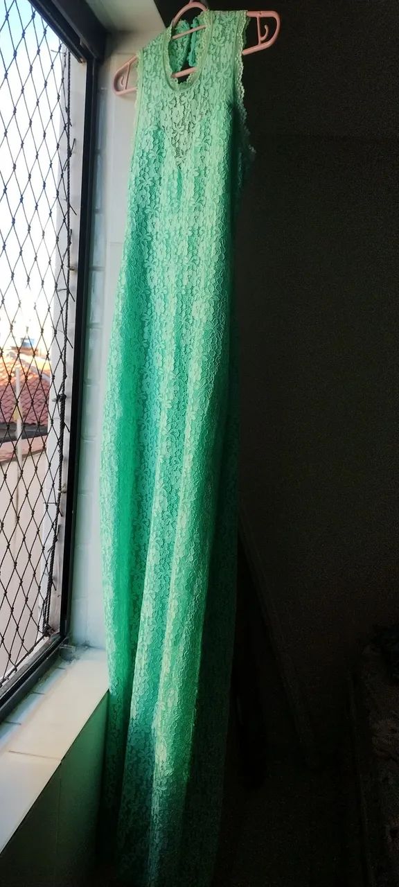 Vestido longo verde em renda flores