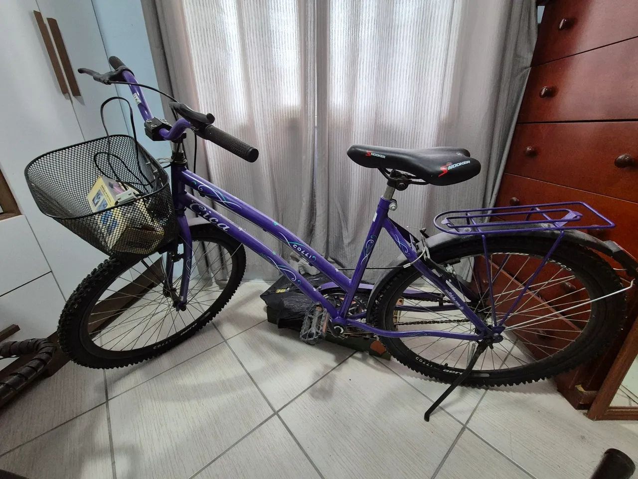Bicicleta Ciça - Cor Roxa, com descanso e cesto 