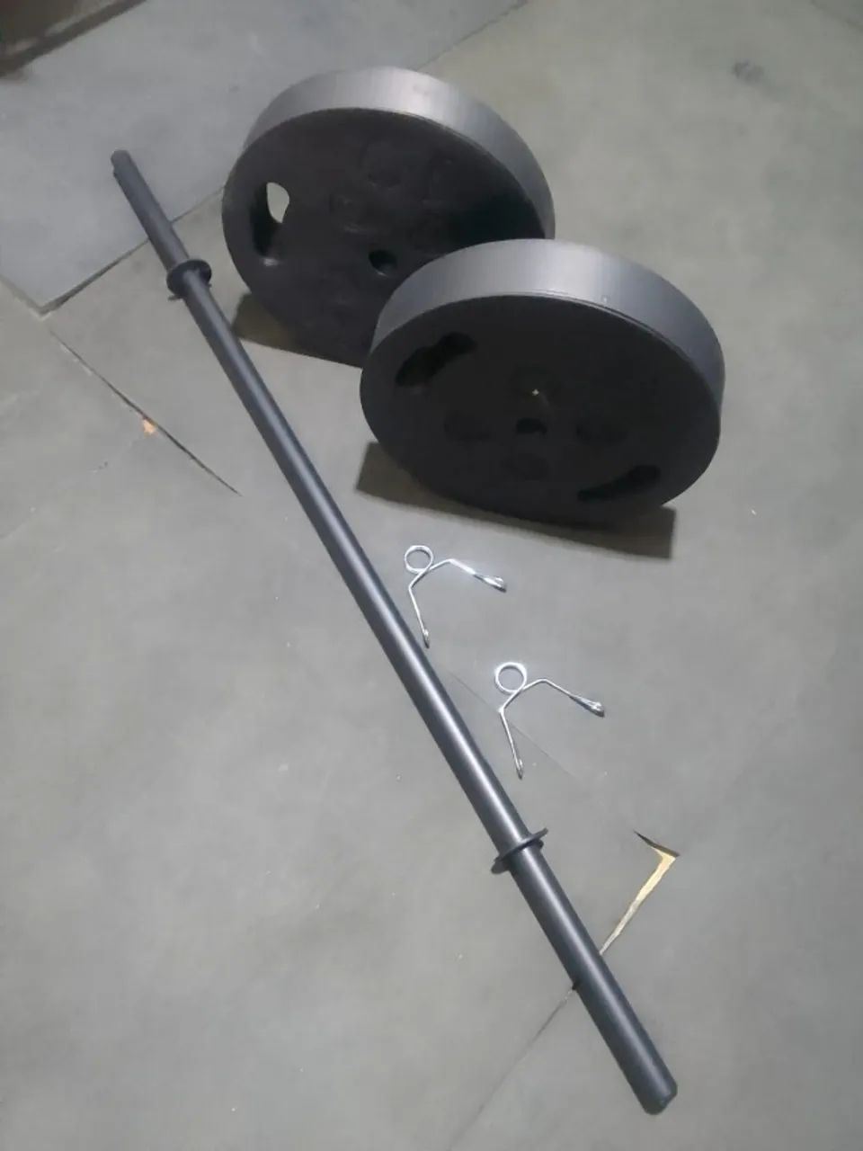Barra Reta + 2 Anilhas de 10kg - Foto 3