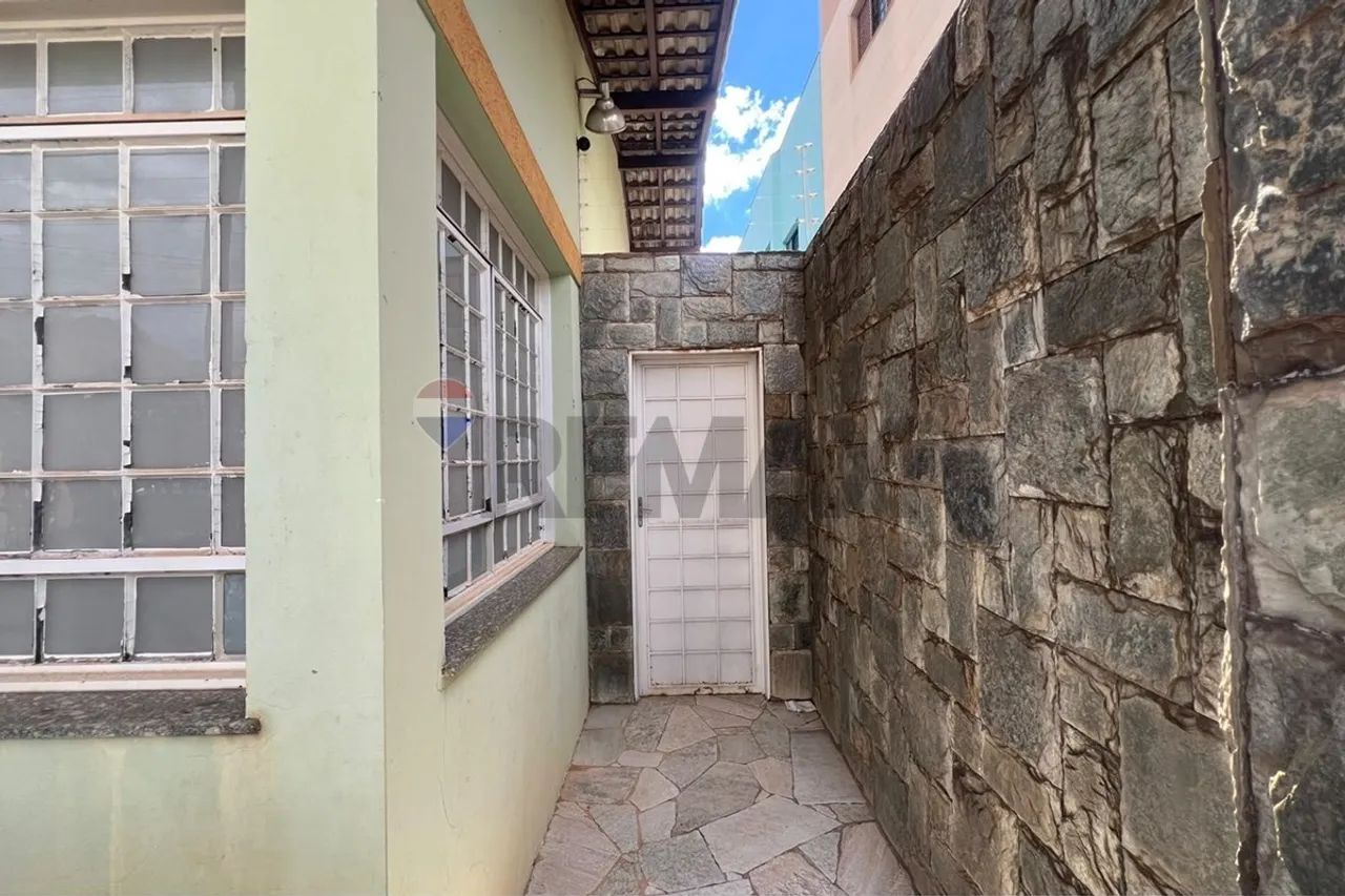 Casa Espetacular com 4 Suítes e Amplo Quintal - Foto 4