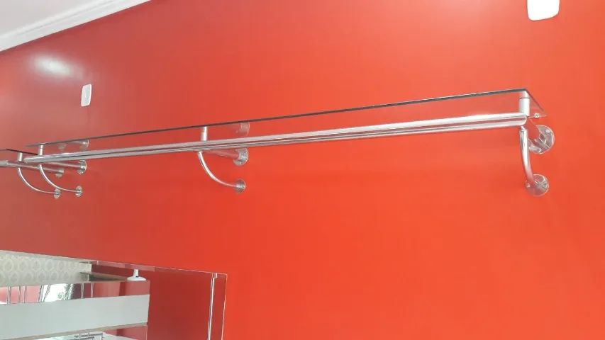 Araras de inox de parede para roupas 