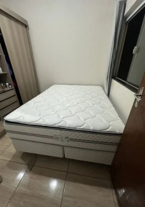 Vende-se cama box semi nova