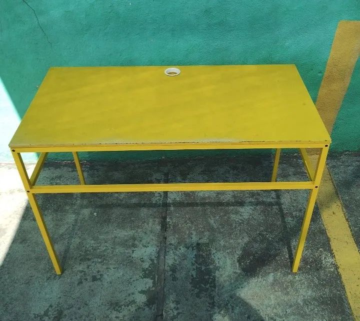 Mesa para escritório ou escolar 
