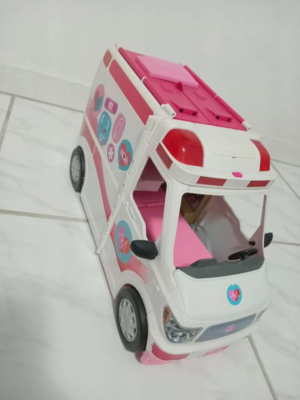 Ambulância da Barbie - Foto 4