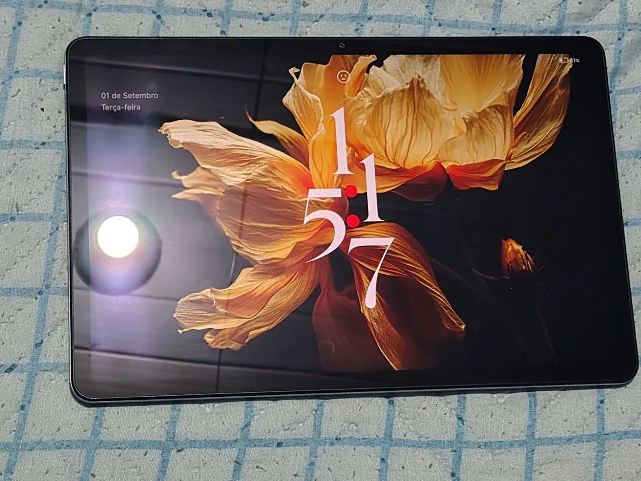 Redmi pad 2 ele tá novo pegando perfeitamente 256gb 8 RAM 