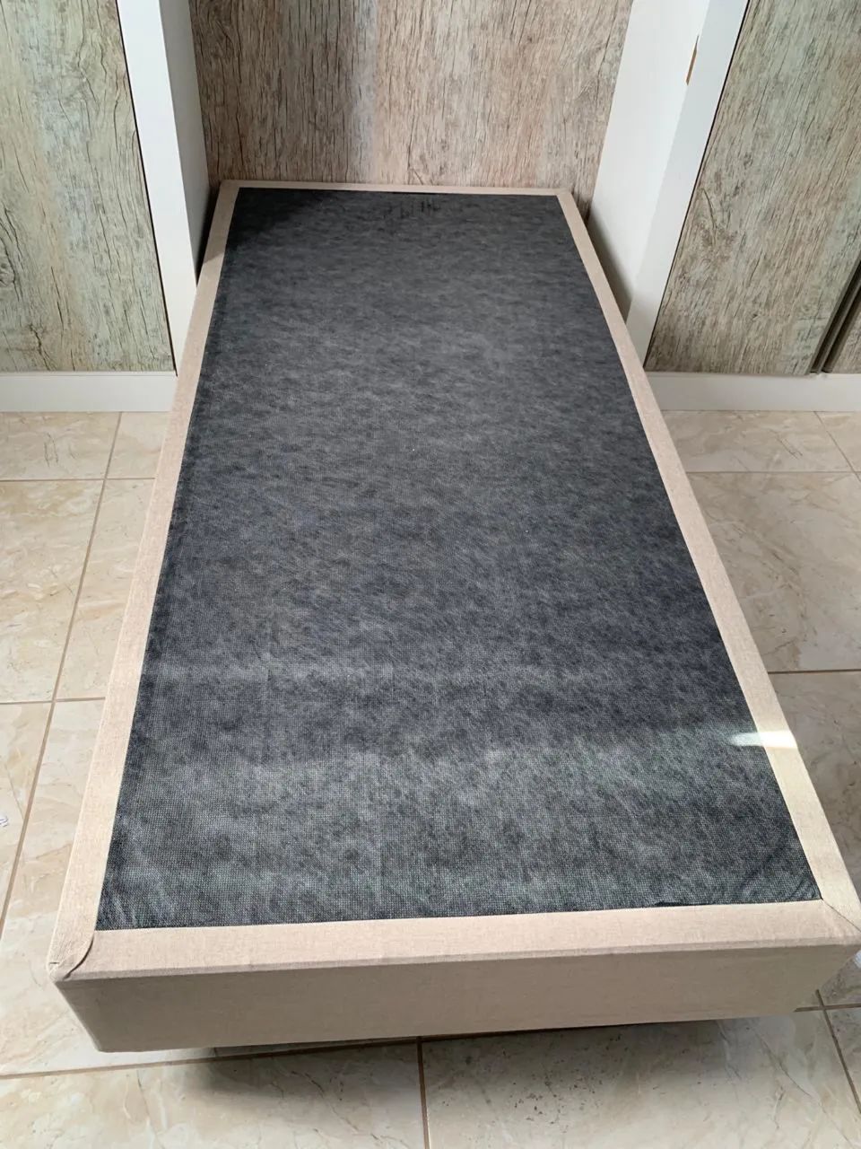 Vendo base de cama solteiro nova! 