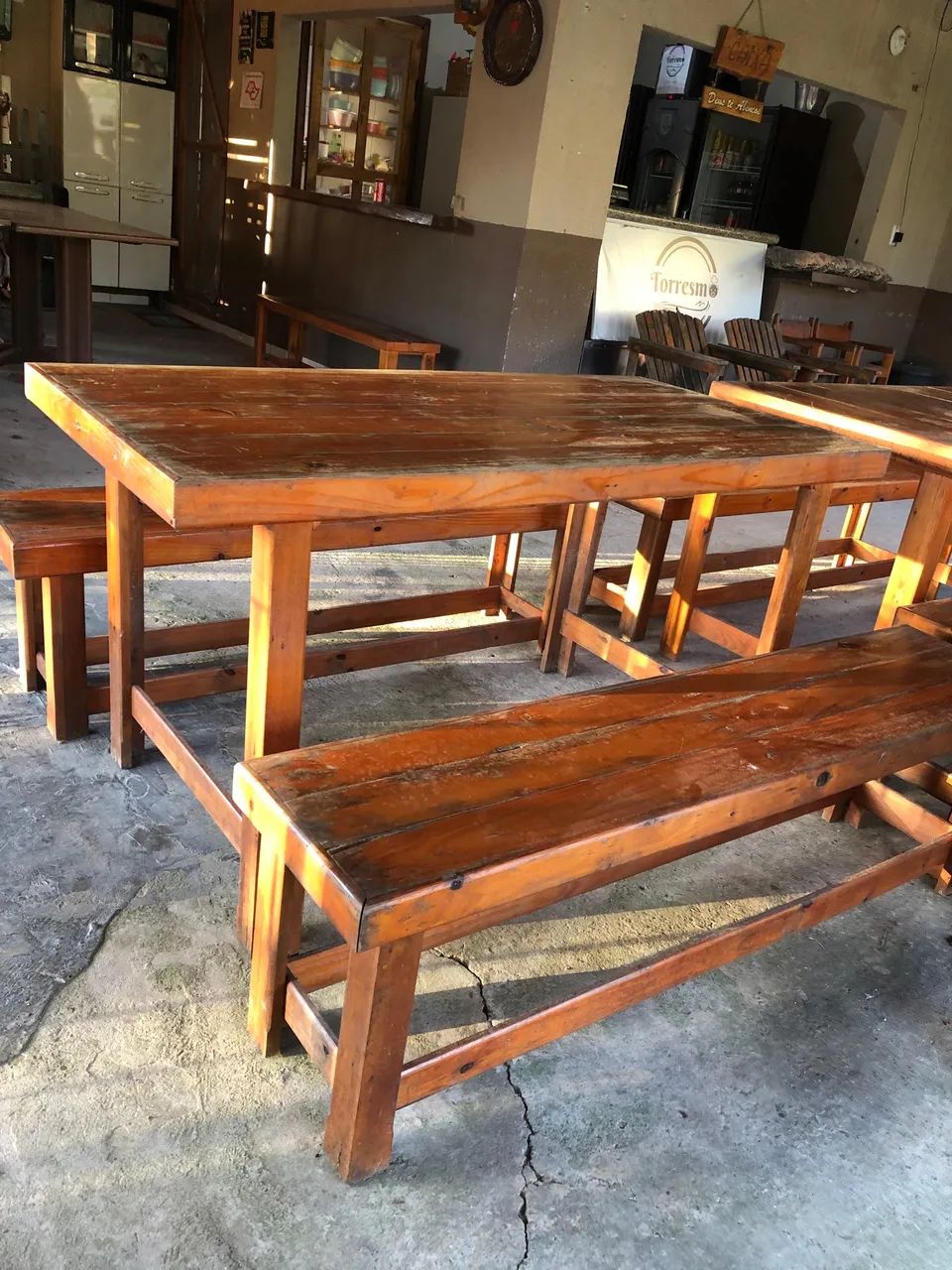 MESA COM BANCOS - Foto 4