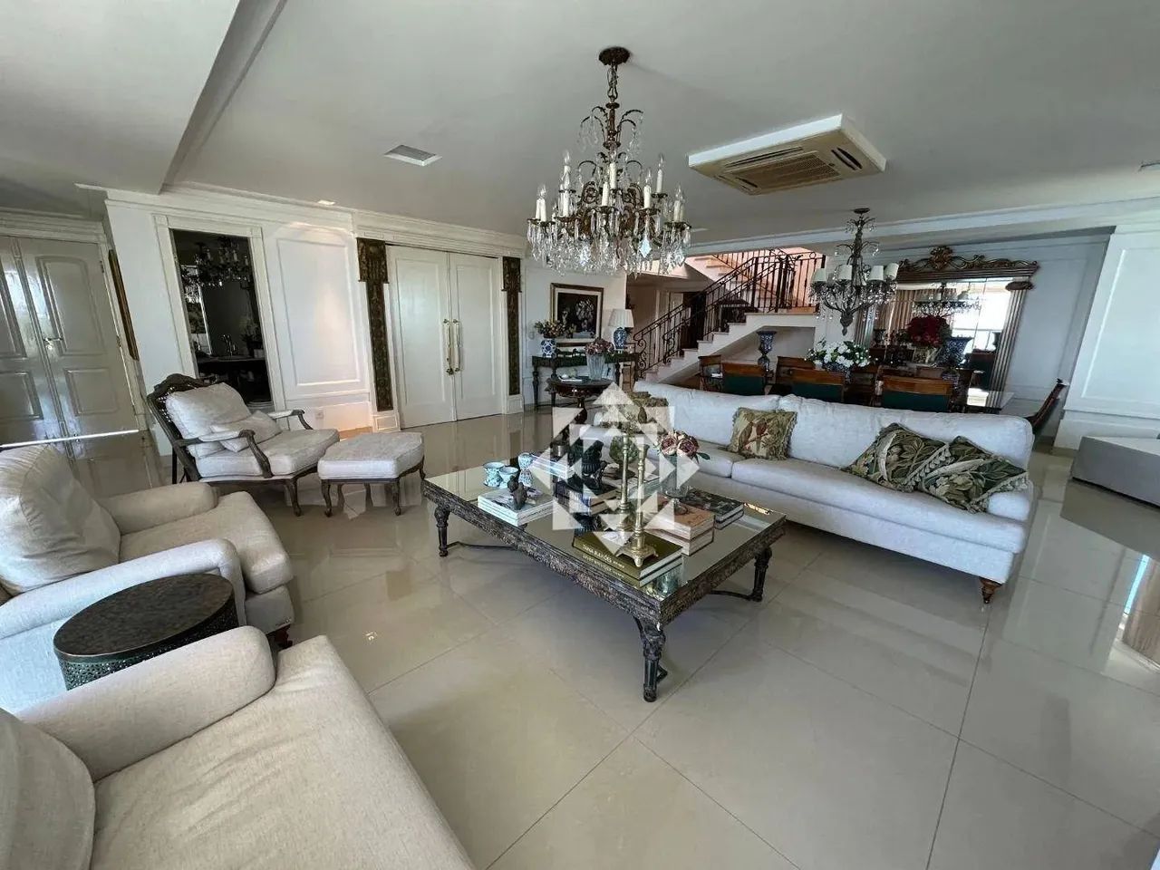Cobertura duplex de 604 m² com 5 suítes e vista para o lago no Le Premier - Foto 2