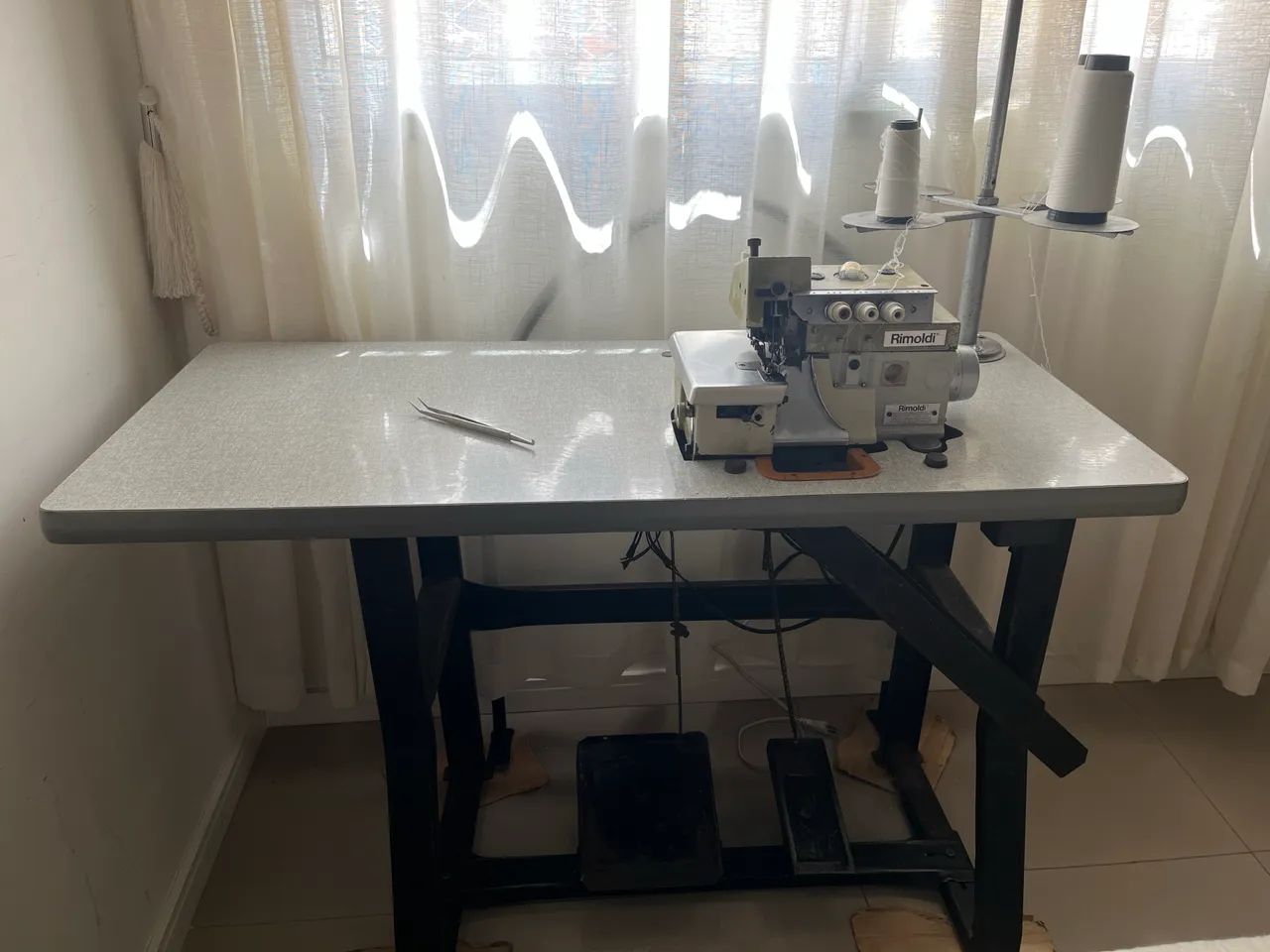 Máquina overloque Rimoldi - Foto 3
