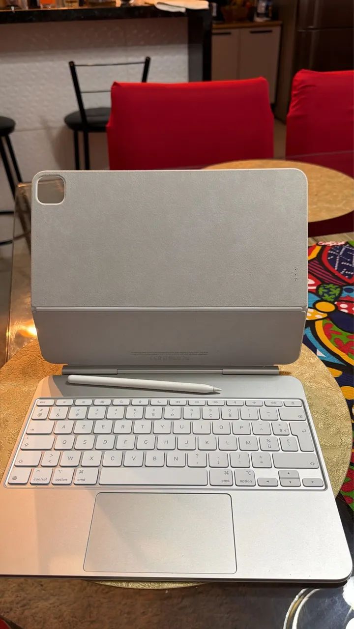 Magic Keyboard 13 - Periféricos e Acessórios de Computador