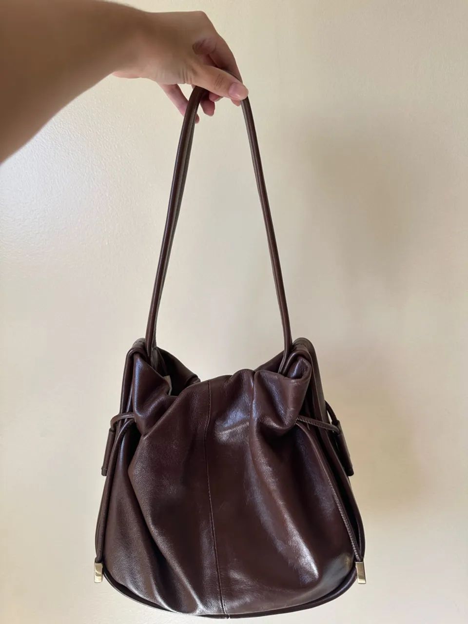 BOLSA SCHÜTZ DE COURO MARROM - Foto 2