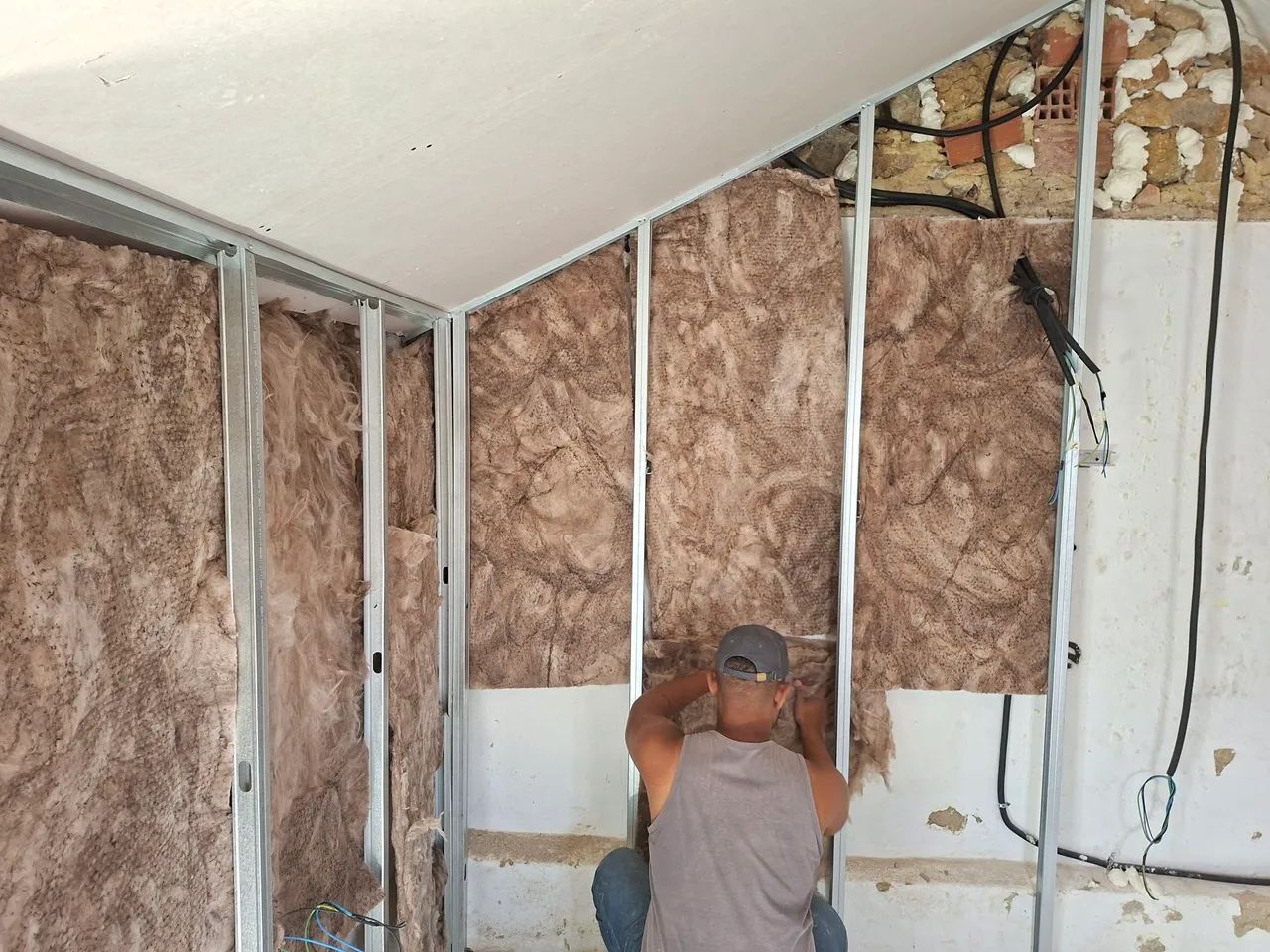 Reforma pinturas e isolamentos gesso cartonado  - Foto 2
