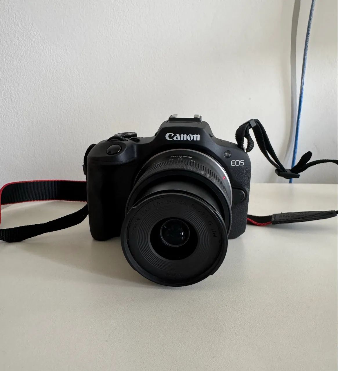 Câmera Canon EOS R100 com Lente RF-S