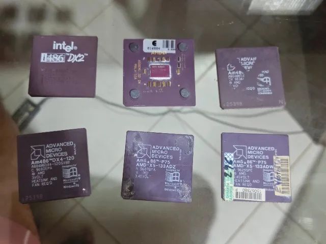 Processadores antigos, todos de louça.