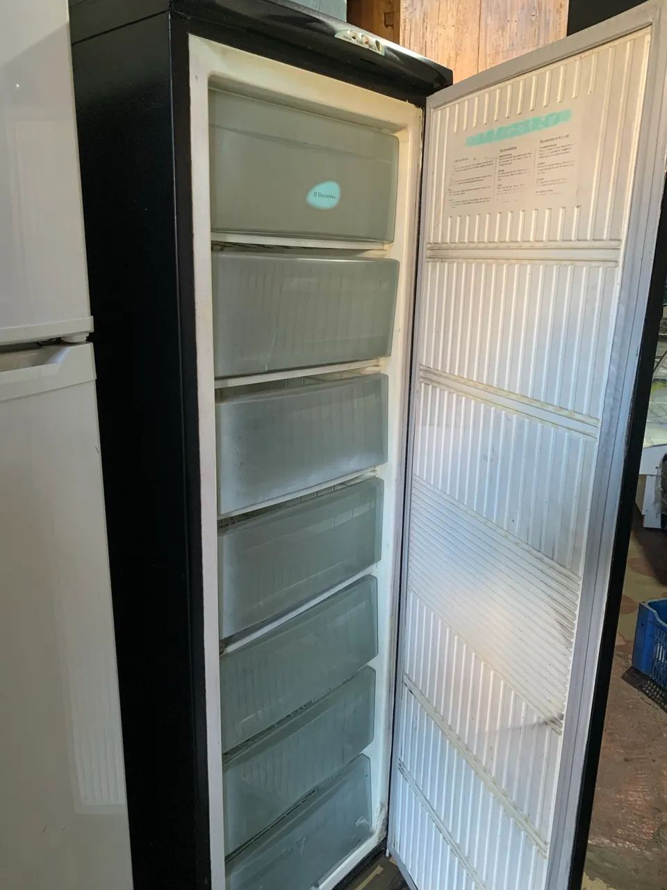 Freezer vertical Electrolux funcionando perfeitamente 