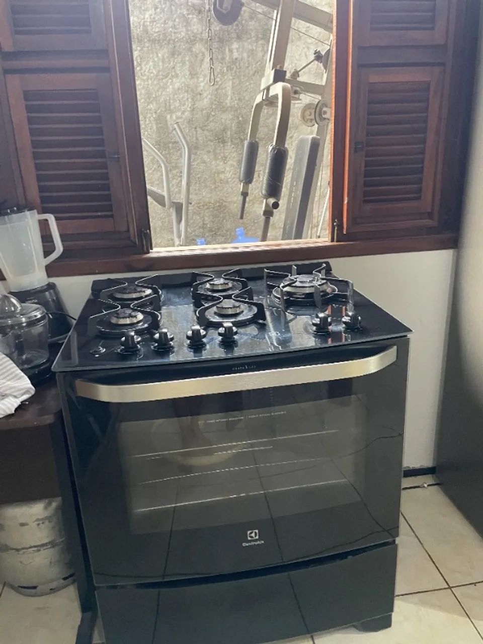 FOGÃO ELETROLUX PRETO COM MESA DE VIDRO - Foto 5