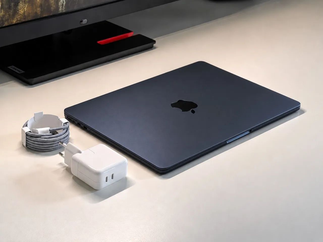 MACBOOK AIR M2 / 8GB RAM / 256 NVME - Foto 3